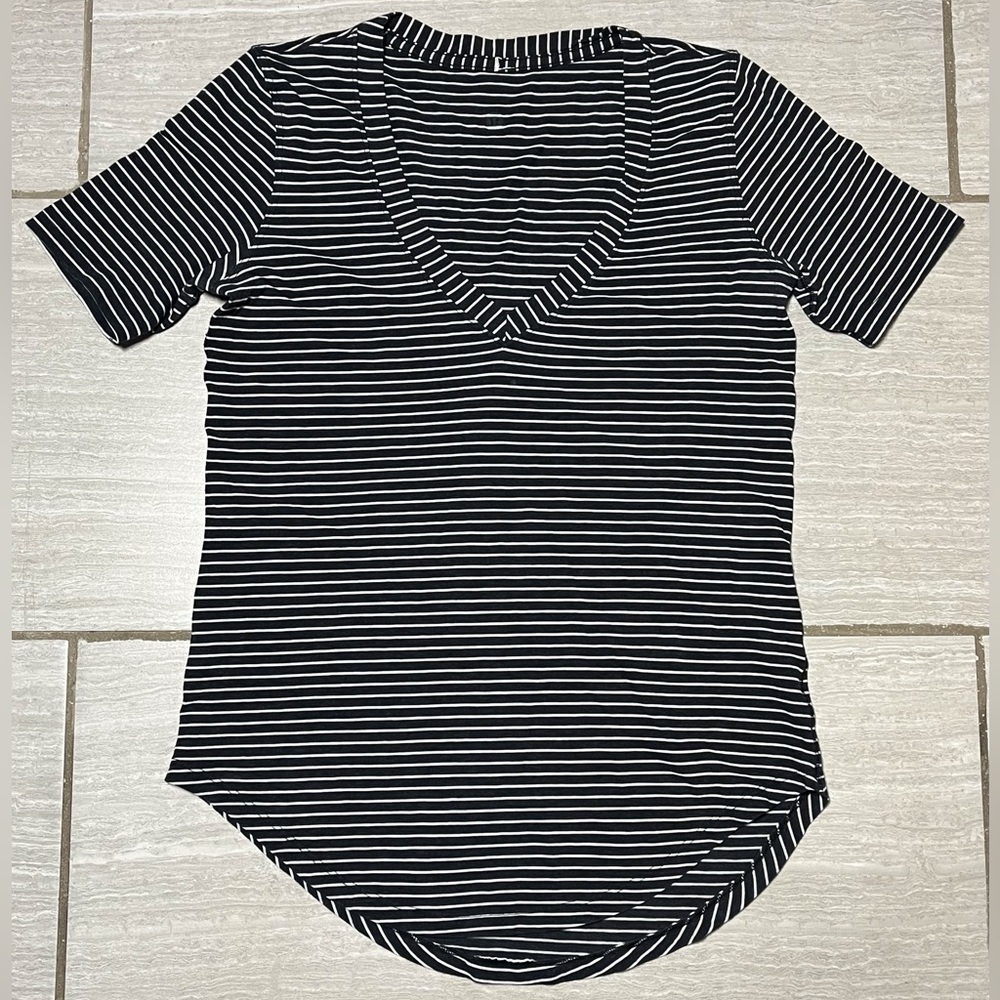 Lululemon Love Tee Short Sleeve V Neck Grey Stripe Size Small (5)